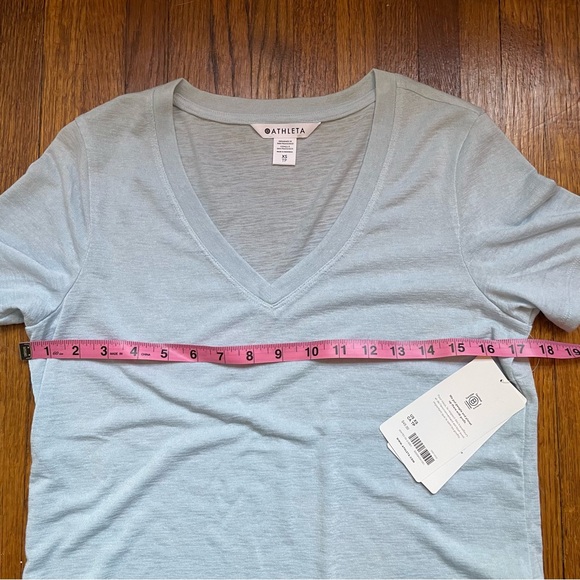 Athleta Breezy Scoop V Tee NWT - Picture 10 of 10